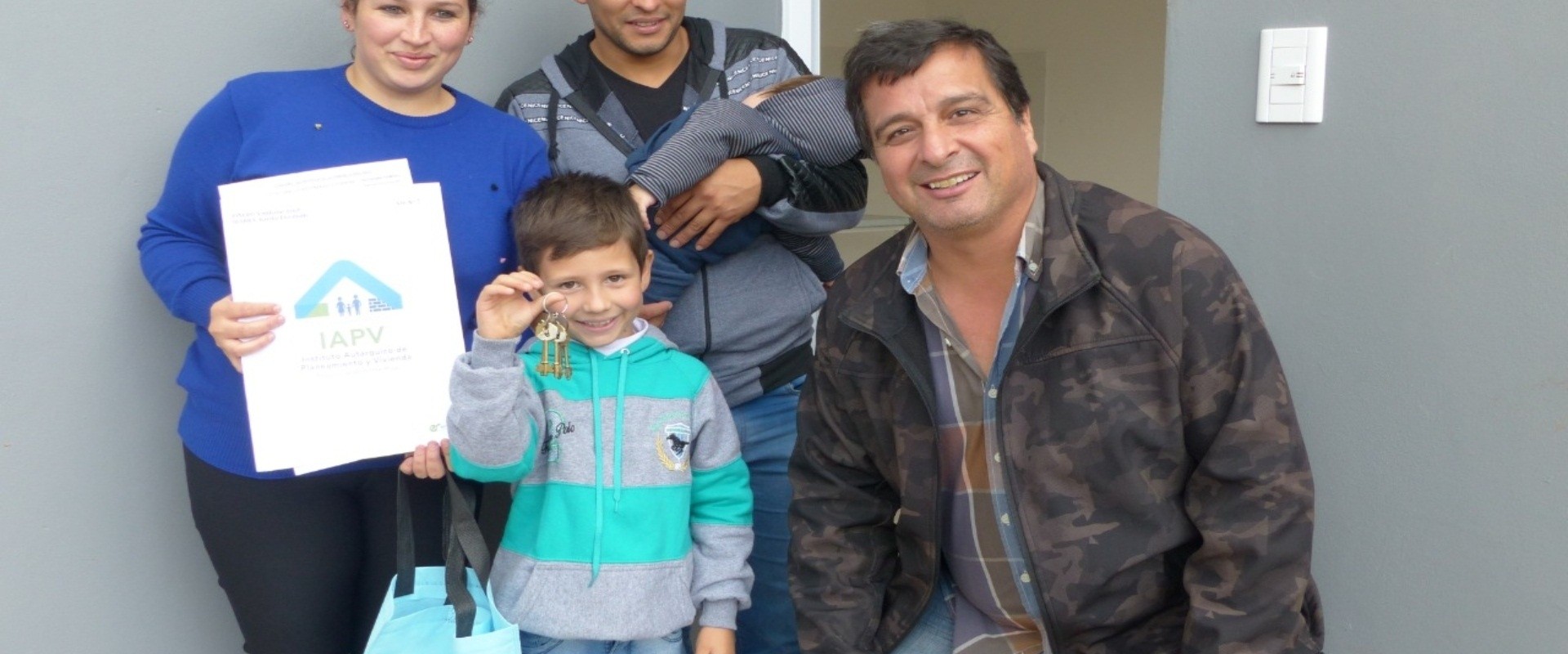 Se inauguraron 10 viviendas en Lucas Gonz&aacute;lez financiadas por la provincia