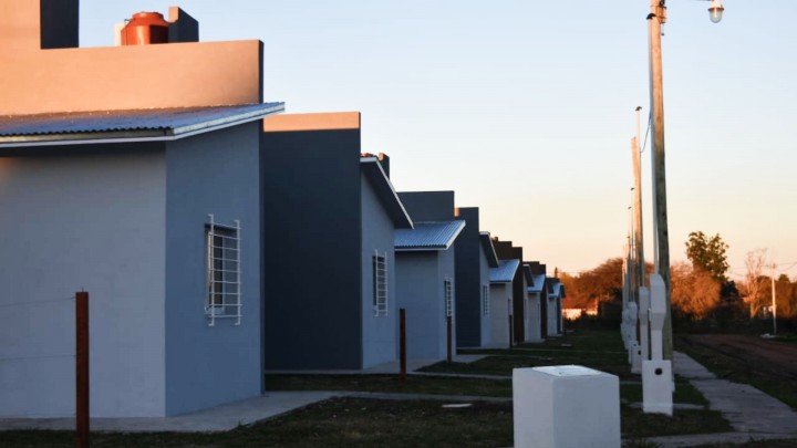 La provincia adjudicó  77 viviendas para siete localidades entrerrianas