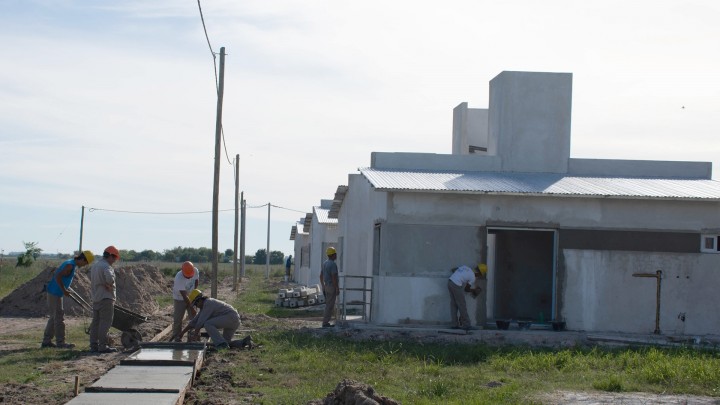 Con recursos provinciales se licitarán nuevas viviendas en tres localidades entrerrianas