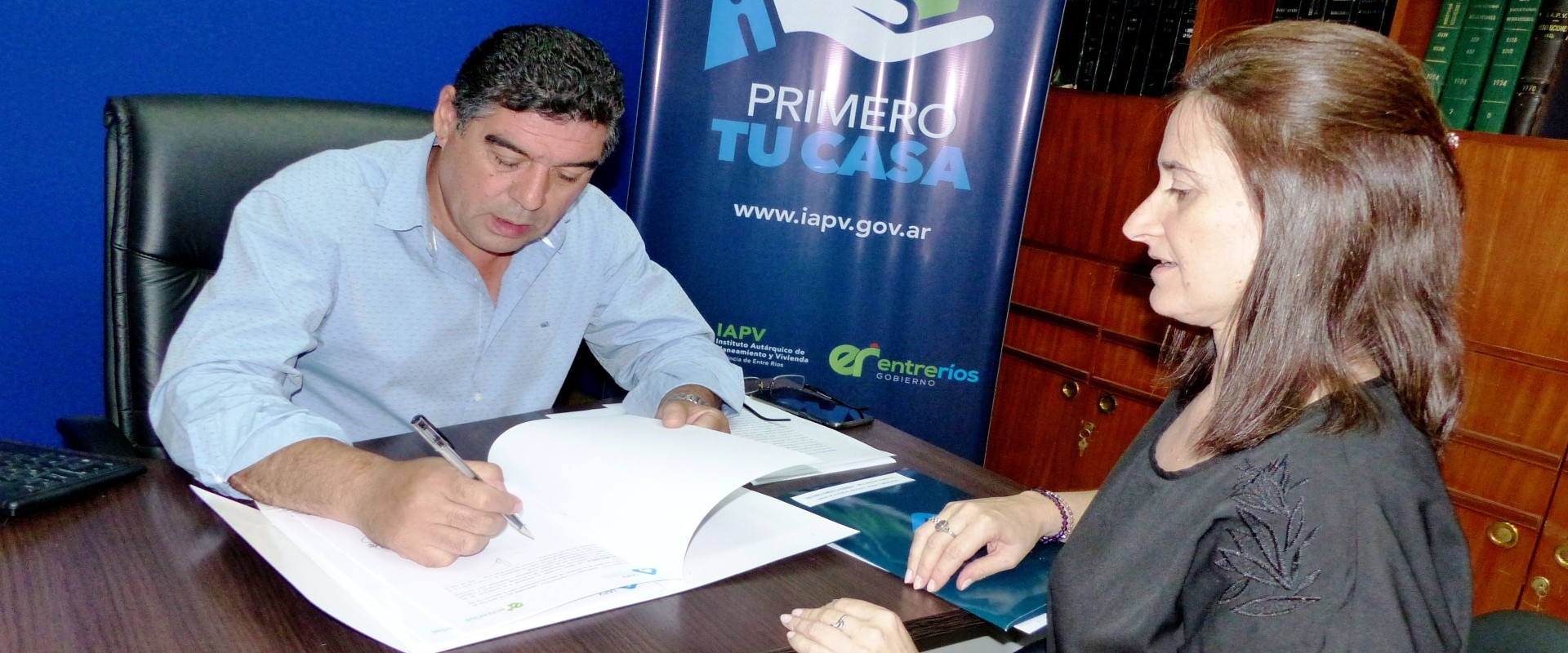 Rubricaron contrato para construir nuevas viviendas en Antonio Tomás