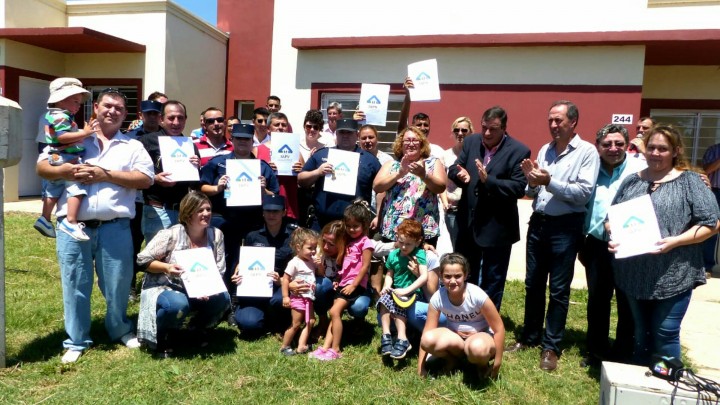 Cuentan su casa propia 36 familias de policías de Colón