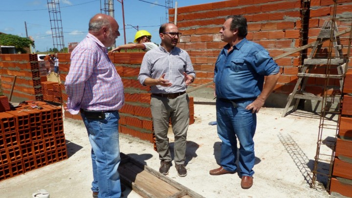 Progreso y terminación de viviendas en Santa Anita y Villa Mantero