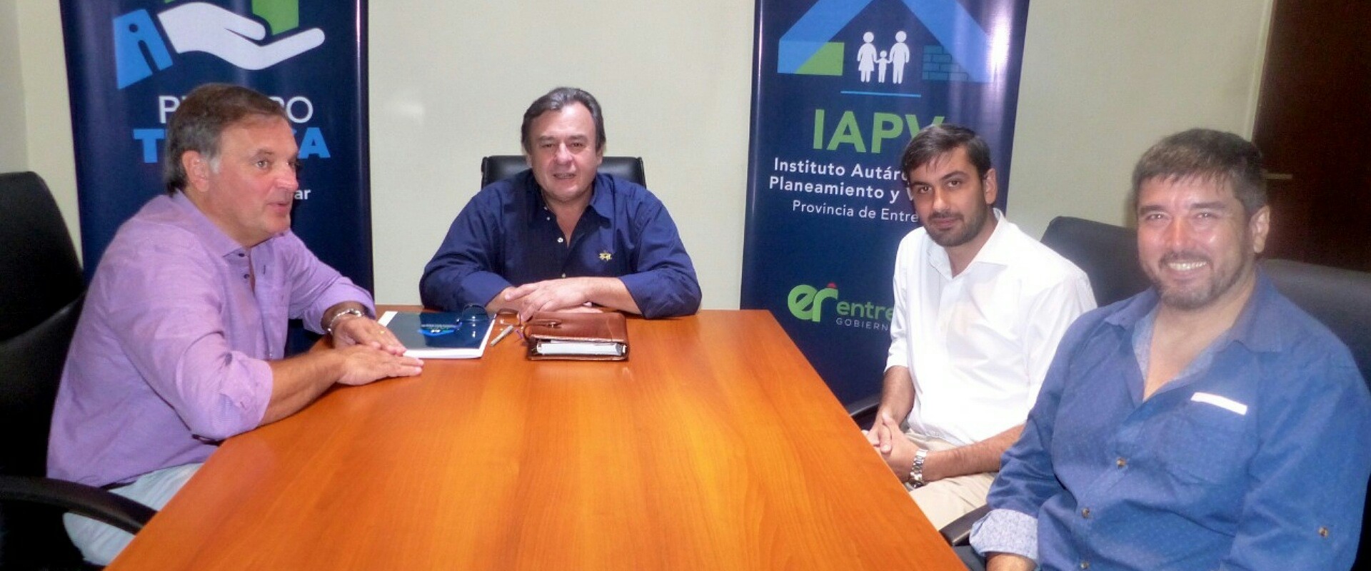 Planifican nuevas viviendas para dos departamentos entrerrianos