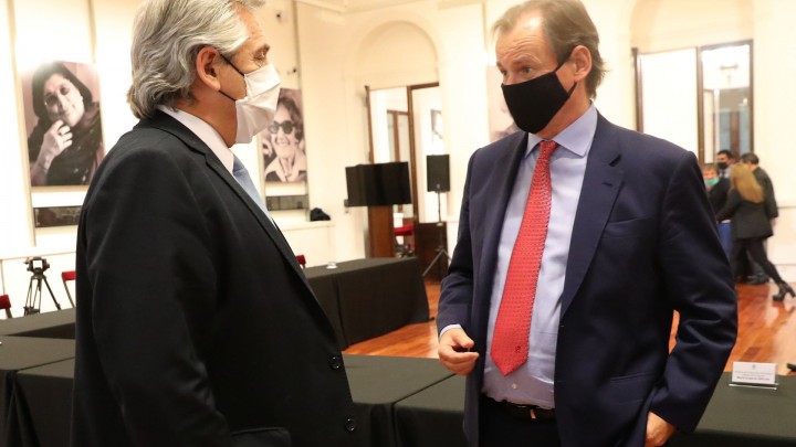 Bordet y Alberto Fernández firmaron un acuerdo que para construir viviendas y generar empleo
