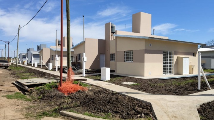 Con recursos provinciales se licitarán nuevas viviendas para cuatro localidades entrerrianas