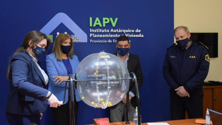Resultados del sorteo de 6 viviendas para personal policial en Colón