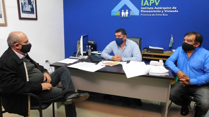 Trabajan en  nuevas soluciones habitacionales para Santa Elena