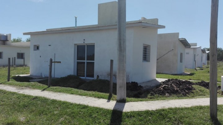Con fondos provinciales  reanudaron la construcción de viviendas en Villa Mantero