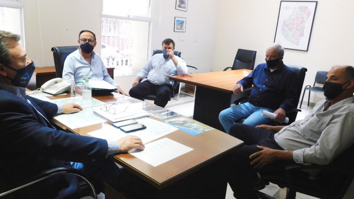 La provincia trabaja en soluciones habitaciones para comunas del departamento Uruguay