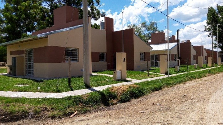 En seis localidades se construyen 100 viviendas con fondos provinciales