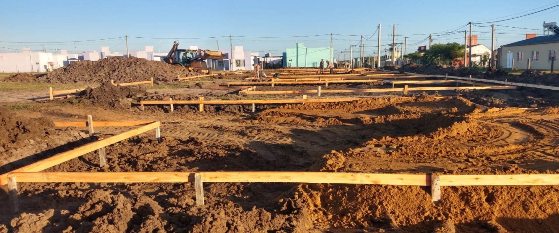 Con fondos provinciales se iniciaron viviendas de madera en Chajarí