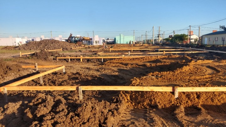 Con fondos provinciales se iniciaron viviendas de madera en Chajarí