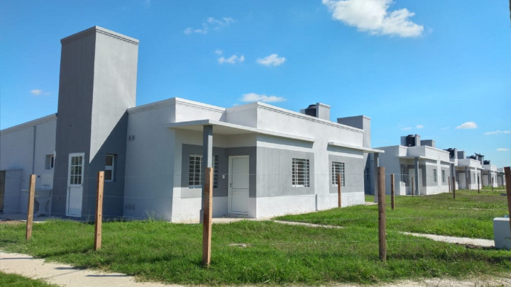 La provincia trabaja en nuevas viviendas para Aldea San Antonio y Santa Elena