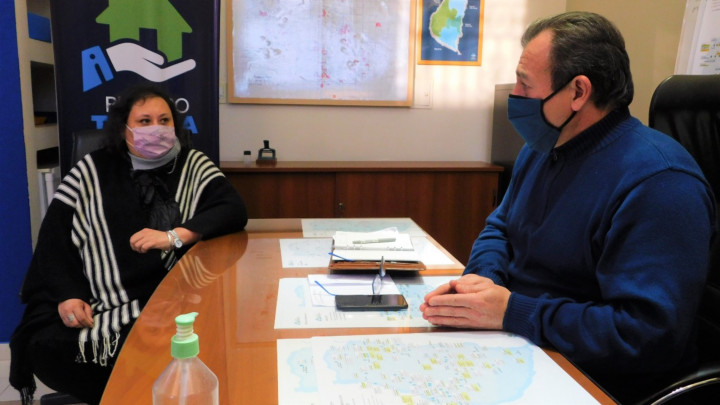 Con fondos provinciales reanudaron la construcción de viviendas de madera en Los Conquistadores