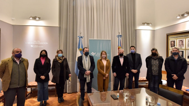 Stratta convocó a una reunión de trabajo para la construcción de cien nuevas viviendas en  Victoria