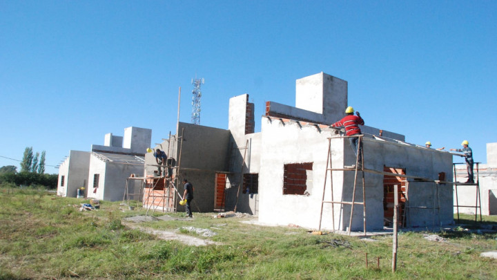 En dos localidades se construyen viviendas con fondos provinciales