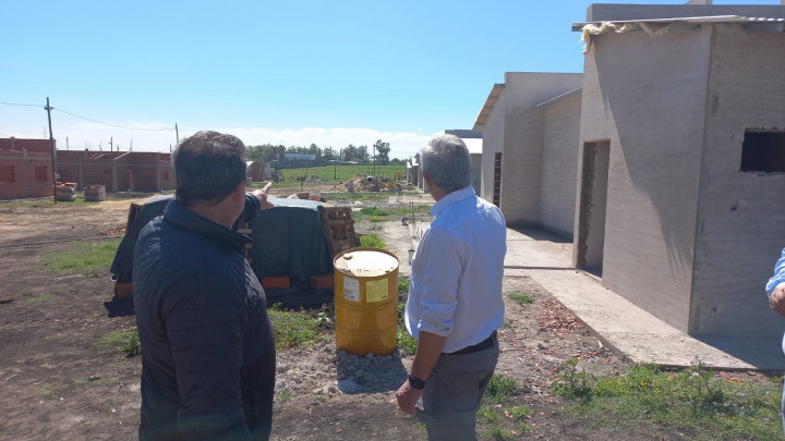 Observaron el avance de las viviendas que se construyen en Concepción del Uruguay con fondos propios