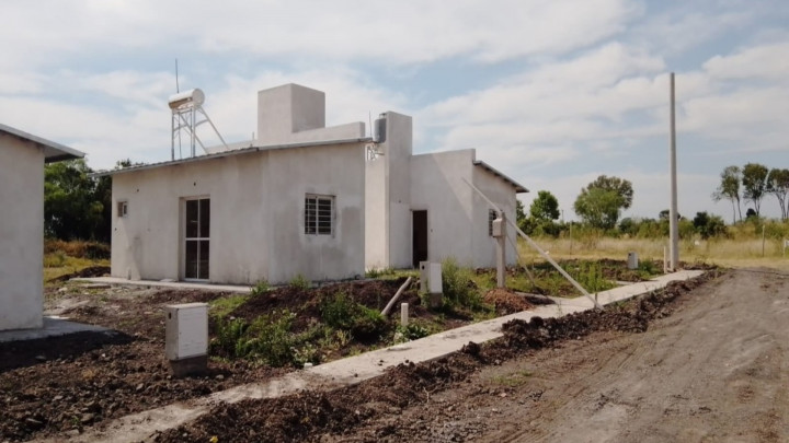 La provincia rubricó convenios para construir 40 viviendas en Gualeguaychú y Urdinarrain