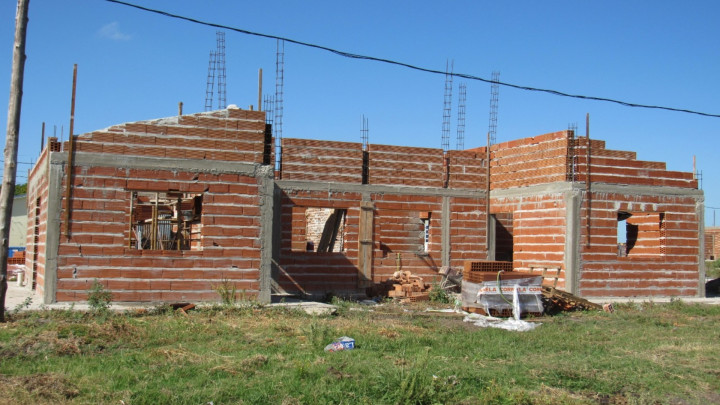 Cuentan con un 25 por ciento de avance las 16 viviendas que se construyen en Larroque