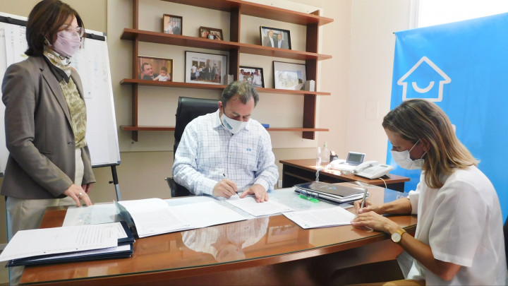Se rubricó el contrato para construir 30 nuevas viviendas de Vicoer en Concepción del Uruguay