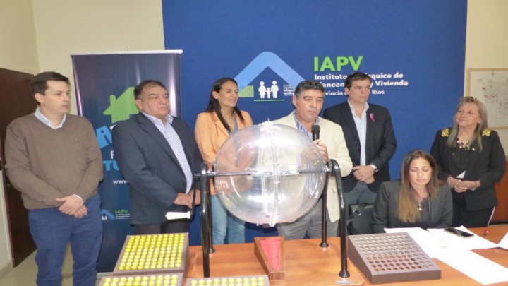 Familias de cinco localidades entrerrianas salieron sorteadas para tener su vivienda propia