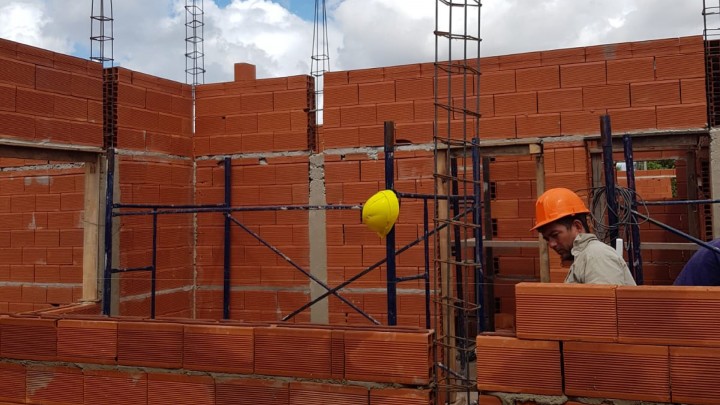 Se construyen, con fondos provinciales, 83 viviendas para trabajadores en tres localidades