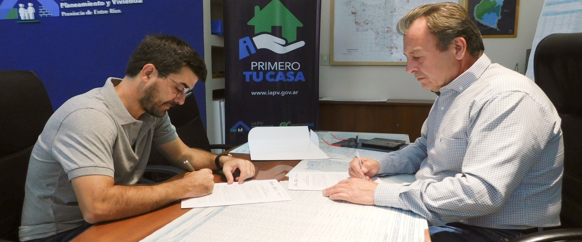 Firmaron convenio para obras complementarias para la ejecución de 25 viviendas para La Paz financiadas por la provincia