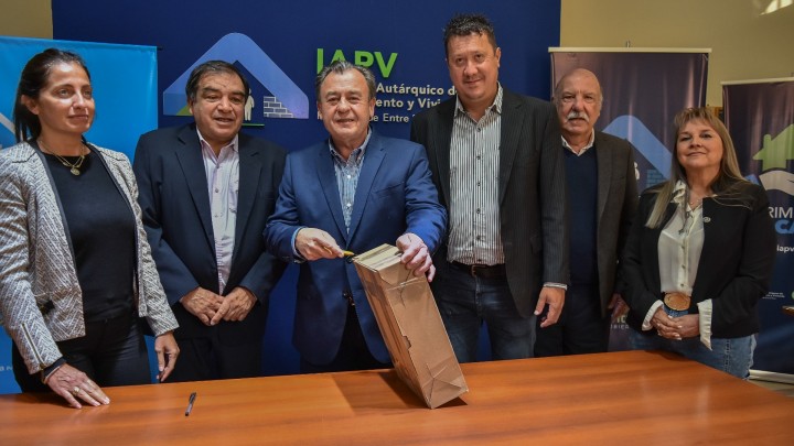 Se licitaron nuevas viviendas para Villa Mantero y Enrique Carbó