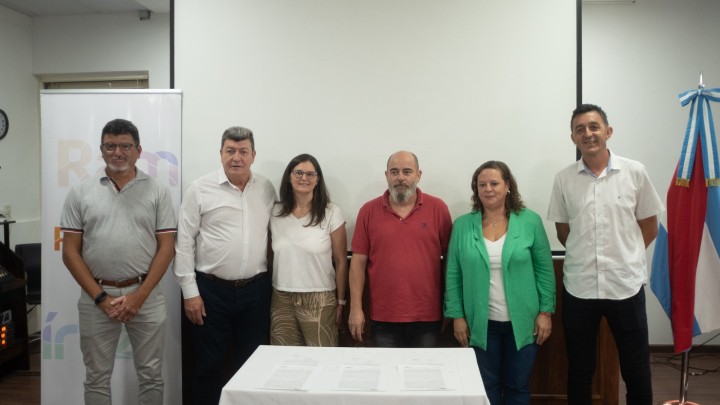 Entrega de escrituras y comienzo de obra en General Ramírez: 50 familias recibieron su título de propiedad