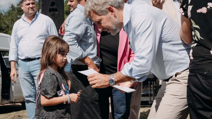 El gobernador entregó viviendas en Gualeguaychú y ratificó el rumbo de la gestión