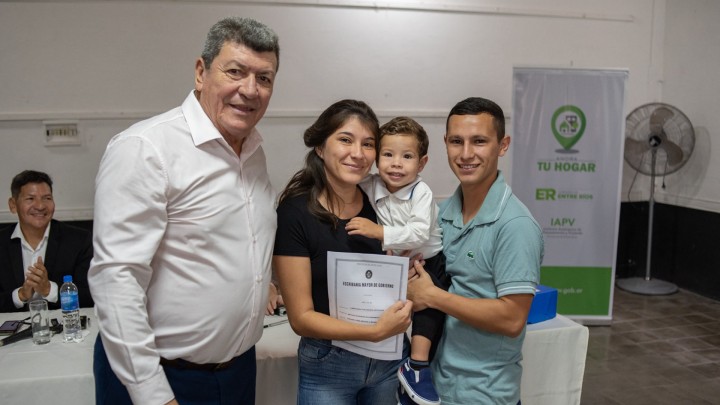 Nuevas familias de Rosario del Tala contarán con las escrituras de sus viviendas