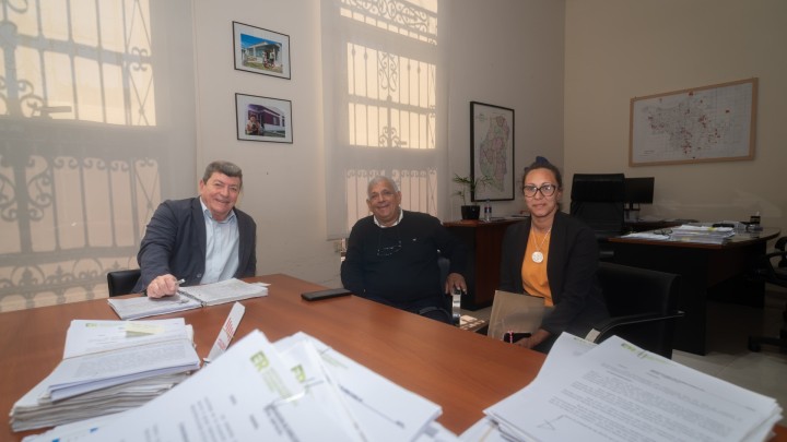 El IAPV abordó nuevas operatorias de viviendas con el municipio de Villa Domínguez