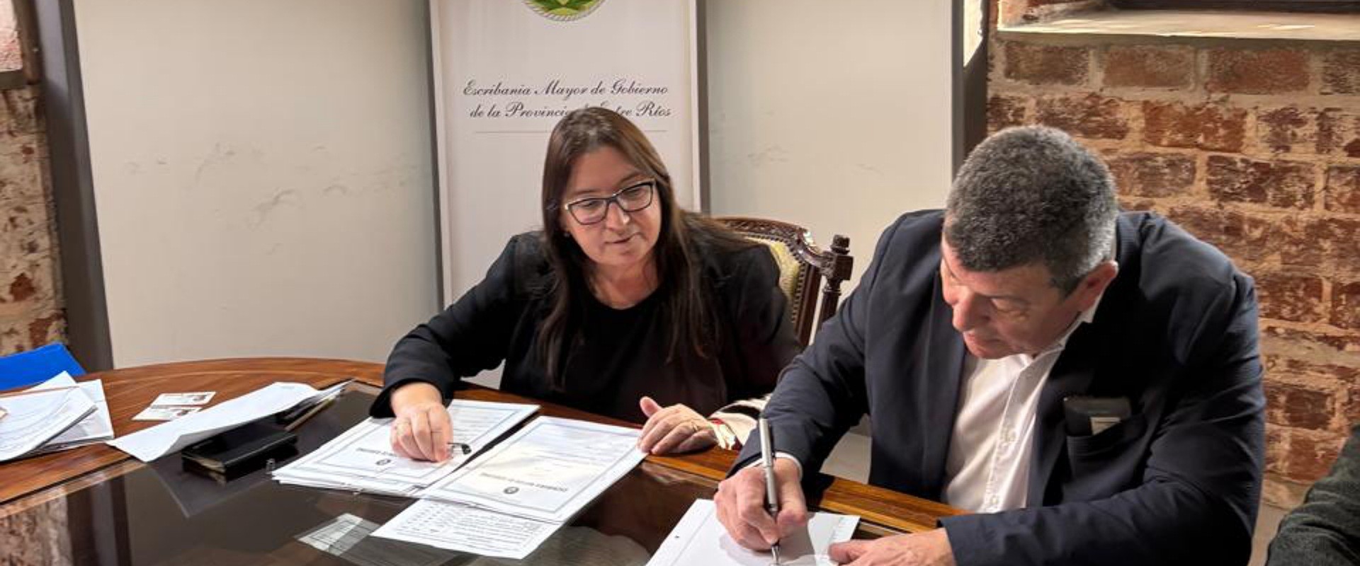 Se firmaron escrituras para familias de Pueblo Brugo y El Pingo
