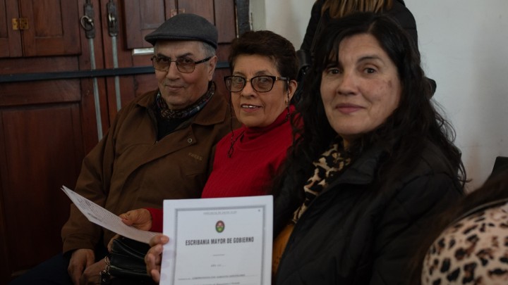Ms de 100 familias de Victoria recibieron las escrituras de sus viviendas
