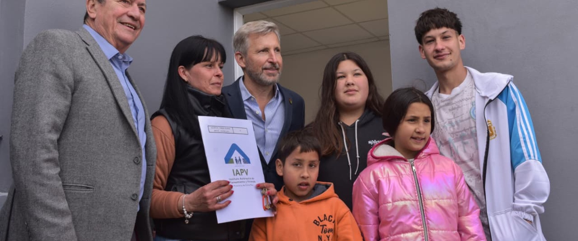 El gobernador entregó viviendas a diez nuevas familias de General Racedo