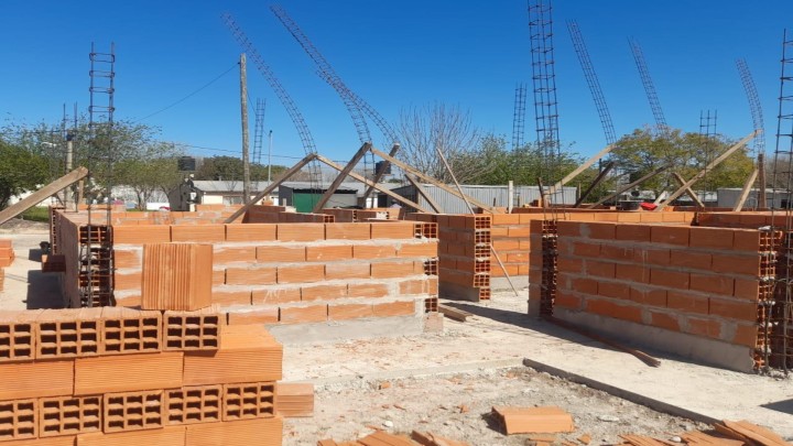 La provincia construye viviendas en Piedras Blancas