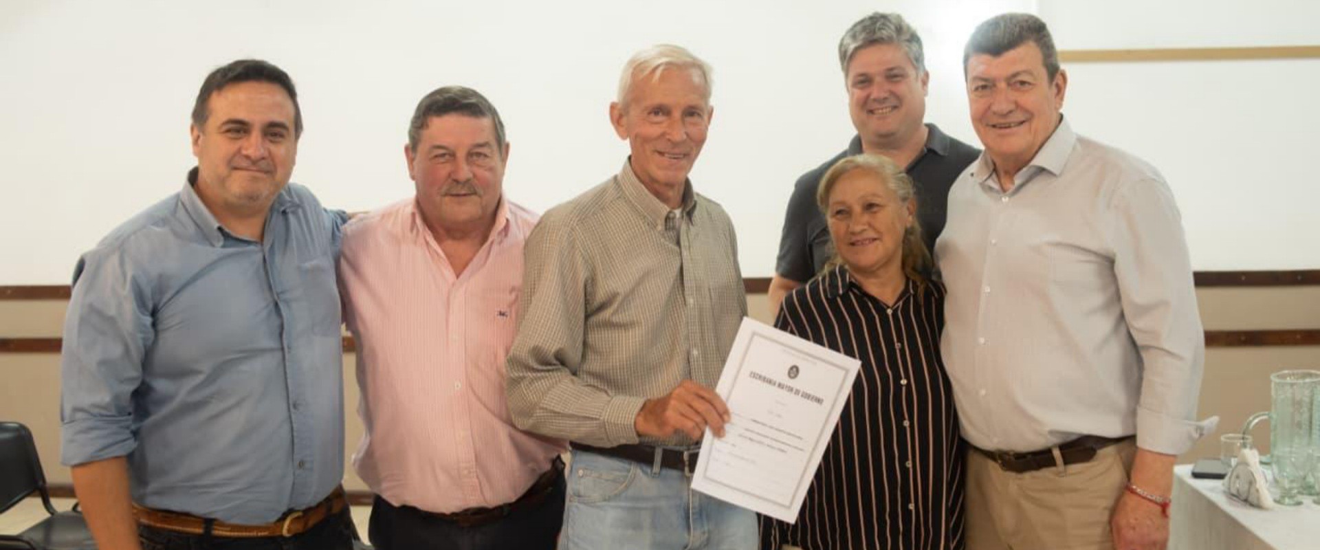 Familias de Villa Paranacito y Larroque rubricaron las escrituras de sus viviendas del IAPV