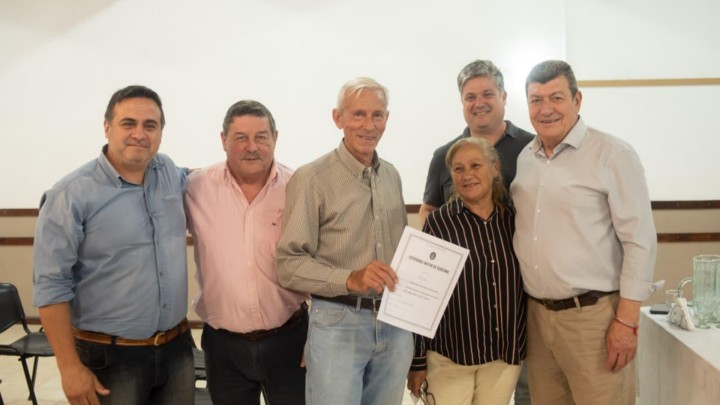 Familias de Villa Paranacito y Larroque rubricaron las escrituras de sus viviendas del IAPV