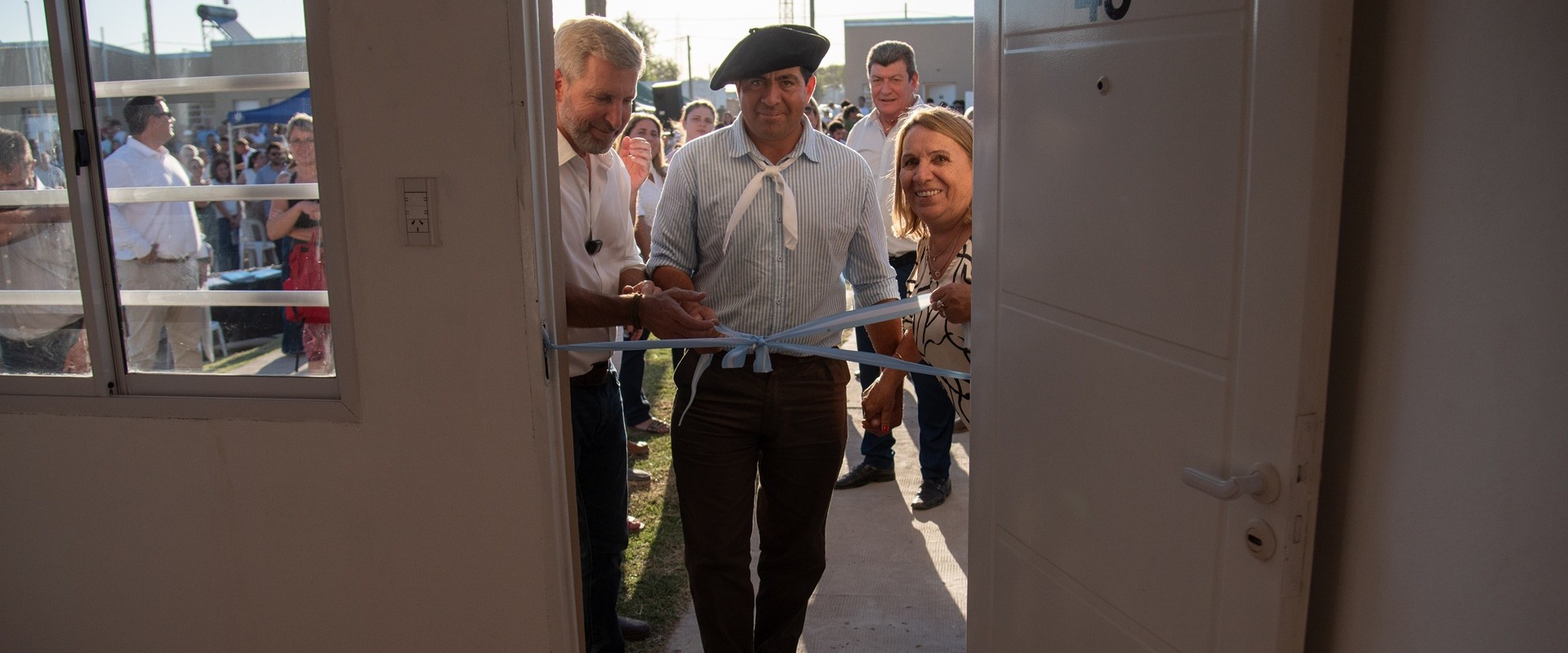 Frigerio entreg&oacute; viviendas a 100 familias de Gualeguay