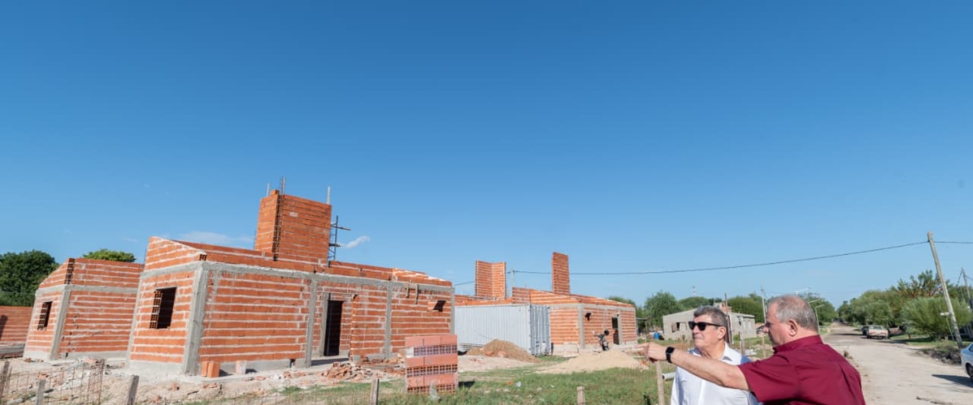 Autoridades recorrieron las viviendas que se construyen  en Lucas Gonz&aacute;lez y Aranguren