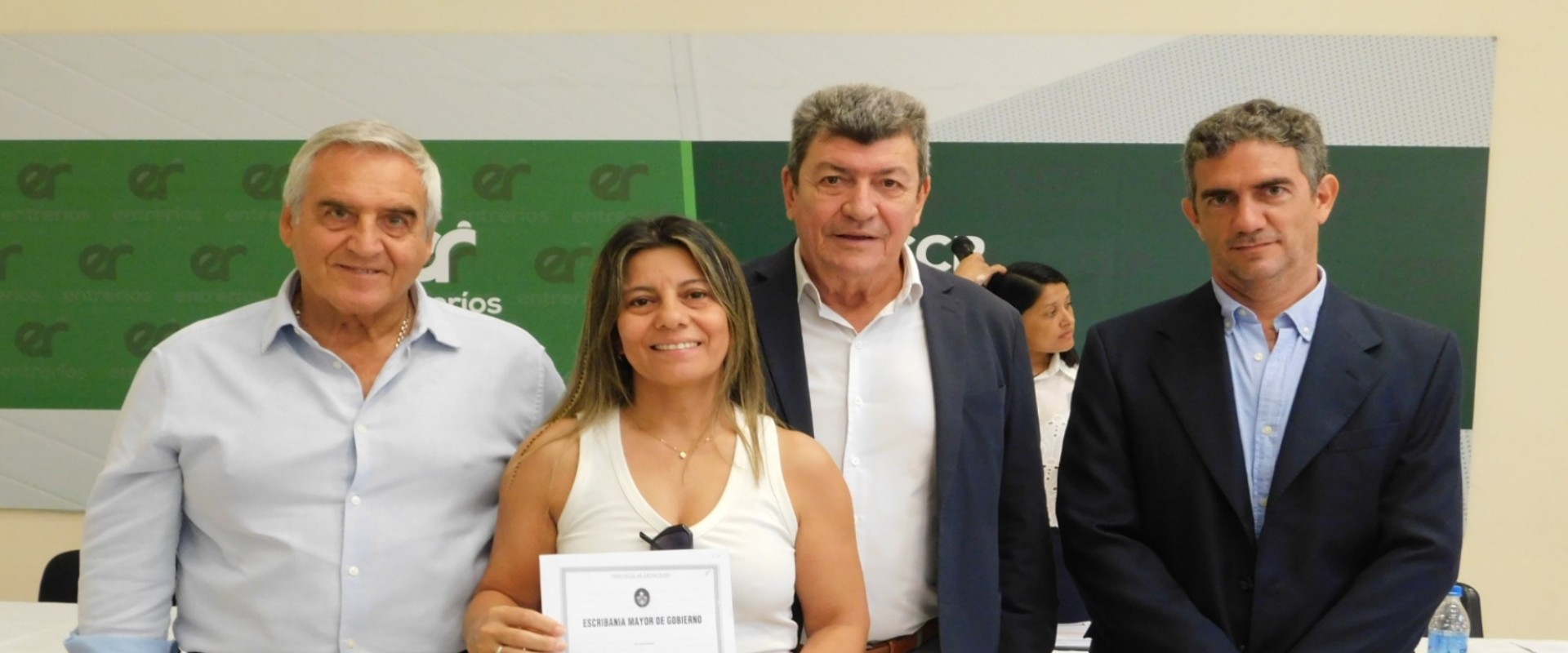 Familias de Concordia recibieron las escrituras de sus viviendas