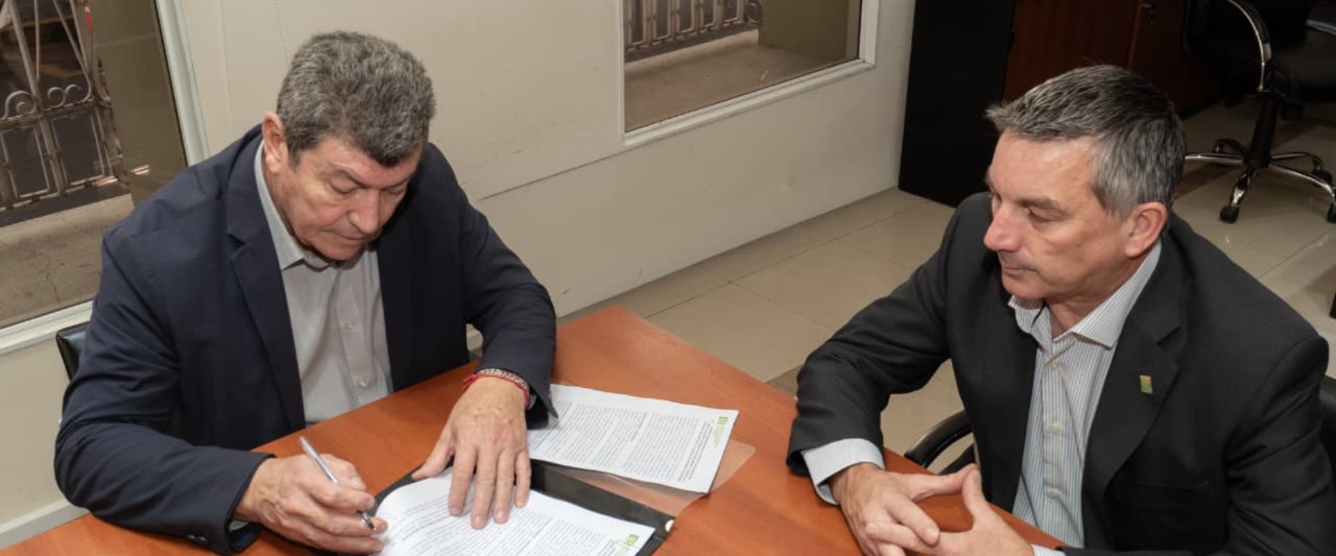 El IAPV firm&oacute; un acuerdo para agilizar escrituraciones y operatorias crediticias