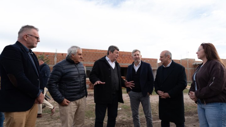 El Gobierno provincial ejecuta 30  soluciones habitacionales en Santa Elena