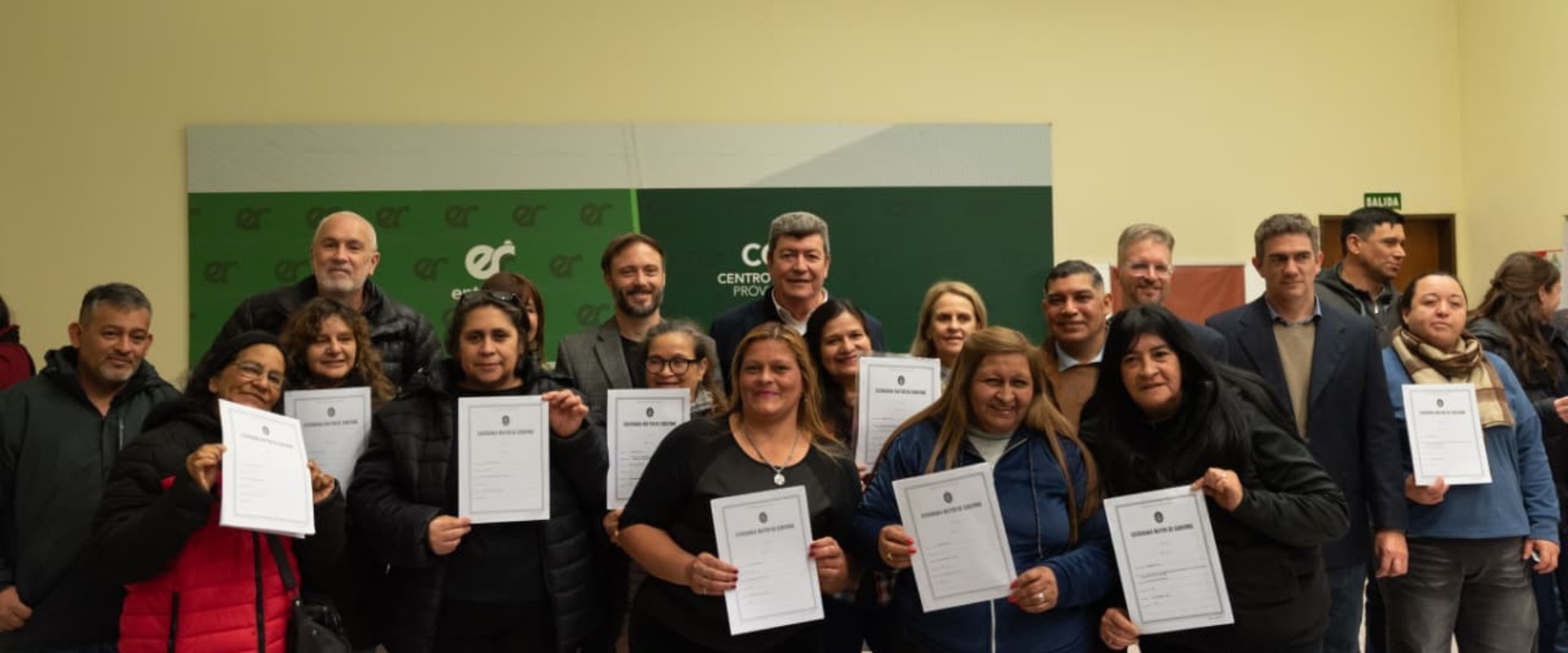 Cerca de 80 familias de Concordia y Colonia Ayu&iacute; recibieron las escrituras de sus viviendas